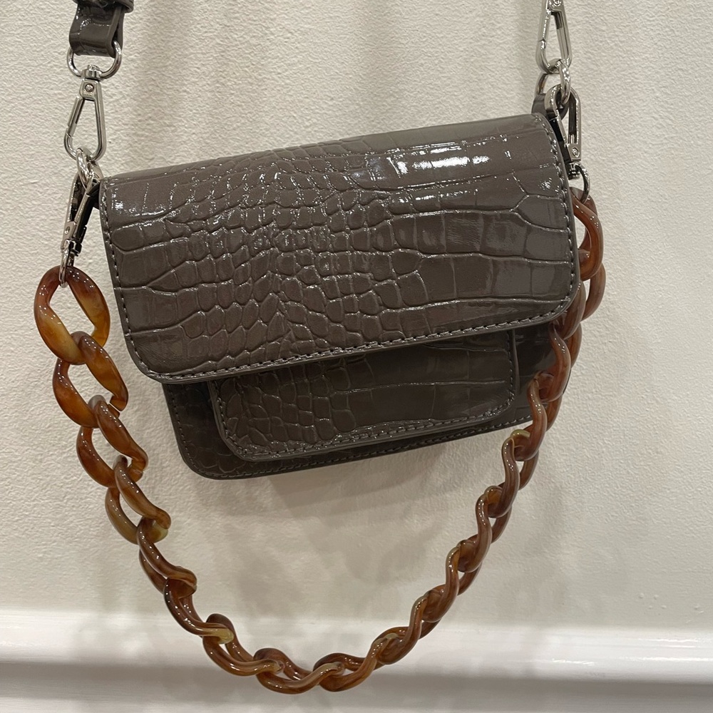 HVISK Cayman Mini Crossbody Bag Grey Embossed Bag With Extra Link Strap